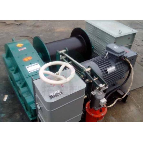 wire rope pulling or lifting building material construction winch
