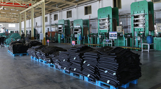 OEM 160T Solid Tire Vulcanizing Machine 160tons Making Machine