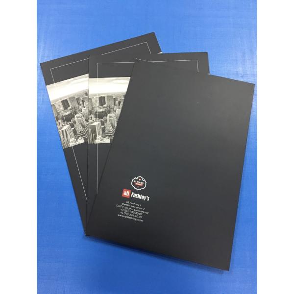 OEM Personalized Pocket Folders A4 Size Embossing Saddle Stitching Custom Color