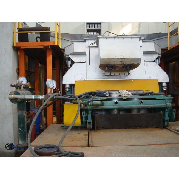 Small Induction Copper Melting Furnace Three Phase 5.0T Capacity 600V