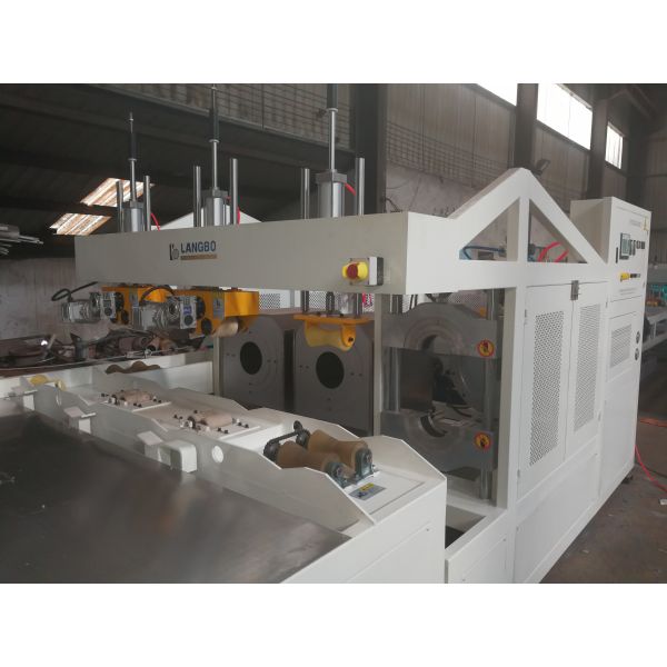 Online Fully Automatic Plastic PP PE PVC Pipe Cutting Belling Machine with Haul off System