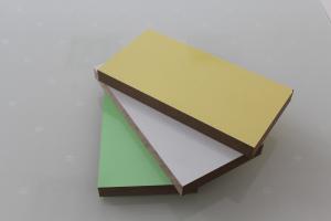 China Environmental Friendly Laminated MDF Board White With Sanding Surface 680-720kg/m3 on sale