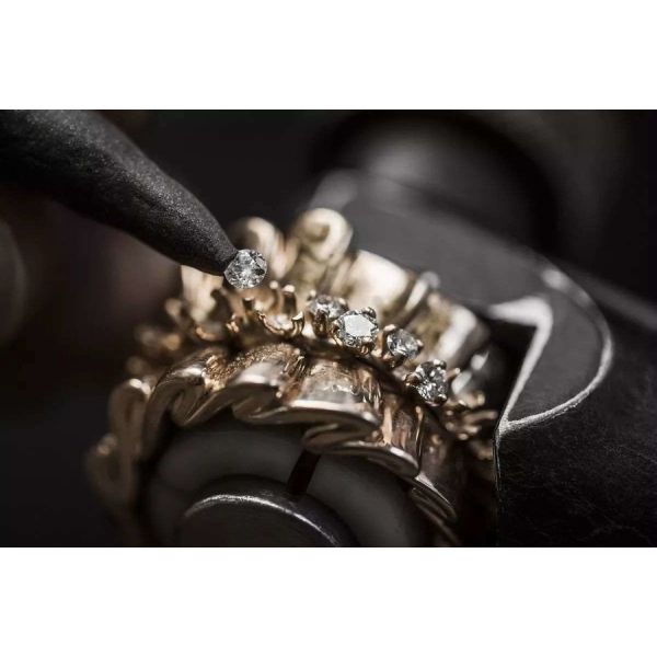 Fmous jewelry Limited Company