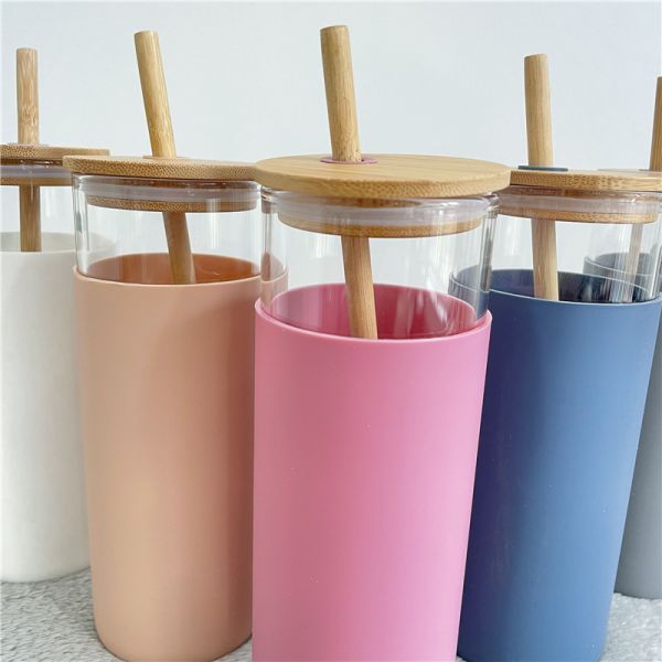 Customization 16 Oz Glass Beverage Bottles Glass Coffee Cups With Bamboo Lids Bamboo Straw Silicone Sleeve Leak Proof Splash Proof Design