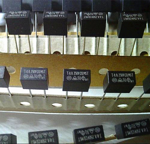 8.4x8.4x4mm Black Square Subminiature Quick-acting Fast Blow Small Micro Fuse 50mA-10A With 300VAC Rating