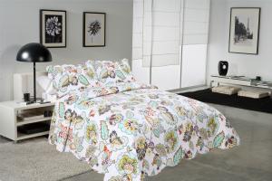 China Big Cockscomb Flower Quilted Bed Covers , Full Size Bed Quilt Sets With ISO9001 Certification on sale