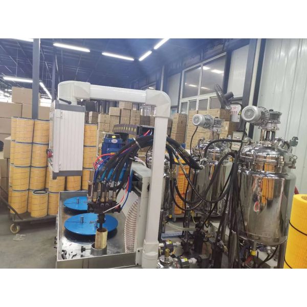 2.75KW Double Station Filter Gluing Machine PU Glue Injection