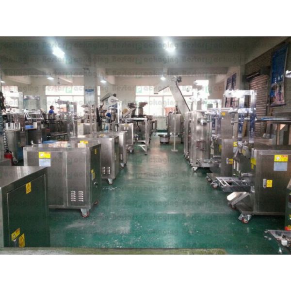 Automatic packaging machine for powder flour filling and sealing